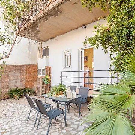 Apartamento Eva's Sweet Studio With Garden, In The City Center Kalamata